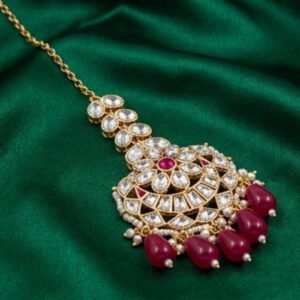 Kundan Maang Tikka